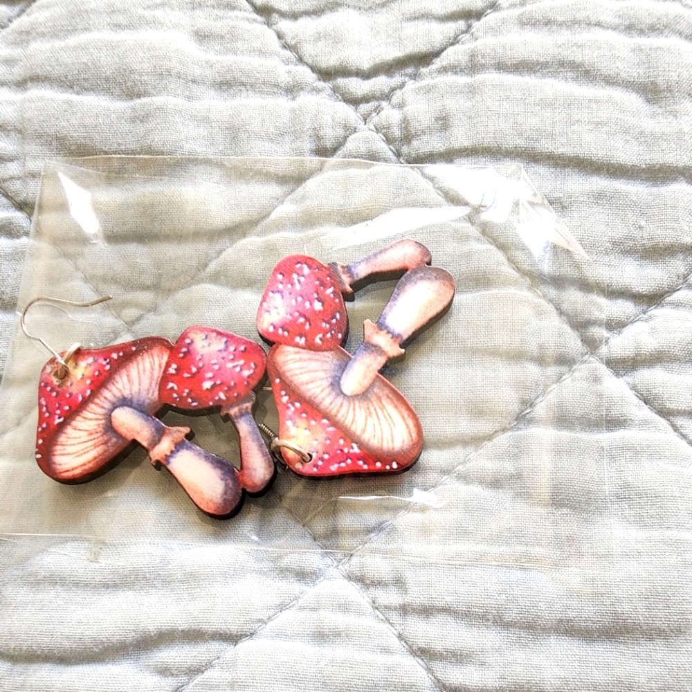 NWT mushroom earrings